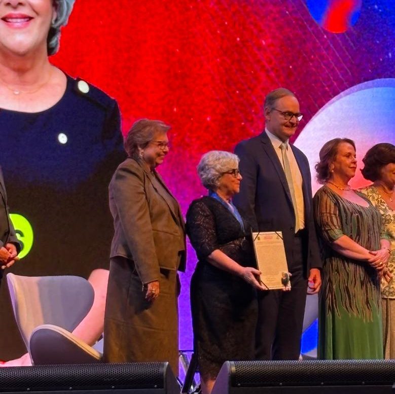 AMICIC - Acadêmica Rosa de Abreu recebe a medalha “Mérito Contábil de Minas Gerais” – Edição 2025.